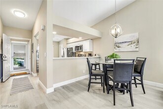 7360 Glenmoor Ln in Naples, FL - Foto de edificio - Building Photo