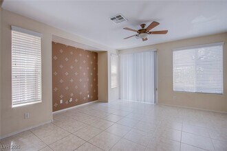10334 Wood Plank Ln in Las Vegas, NV - Building Photo - Building Photo