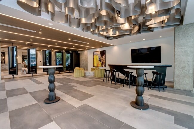 1211 Caroline St in Houston, TX - Building Photo - Building Photo