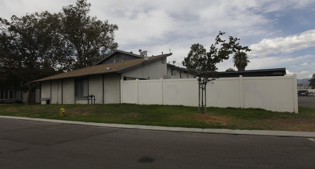 16840 Village Ln in Fontana, CA - Building Photo - Building Photo