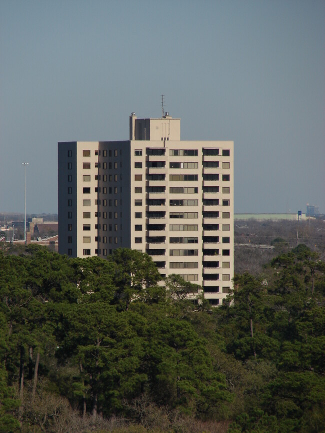 1400 Hermann Dr in Houston, TX - Building Photo - Building Photo