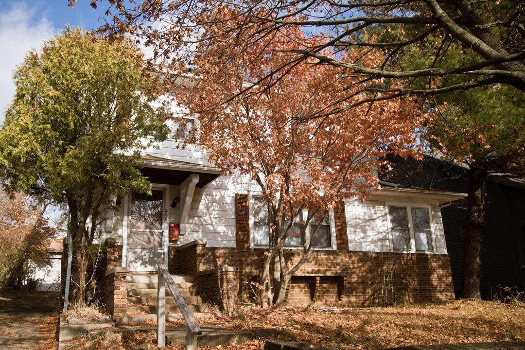 206 E Lutz Ave in West Lafayette, IN - Building Photo