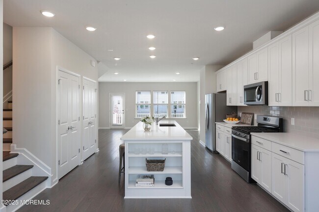 property at 4 Driftwood Cir