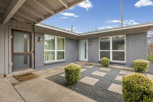 11301 Oakwood Dr in Austin, TX - Building Photo