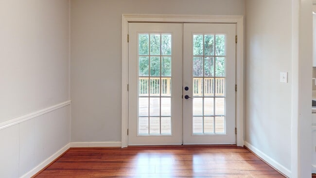 property at 2645 Southbury Cir