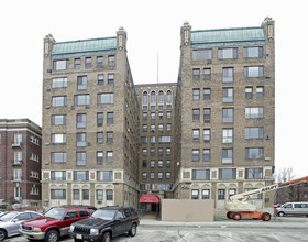 The Shorecrest in Milwaukee, WI - Foto de edificio - Building Photo