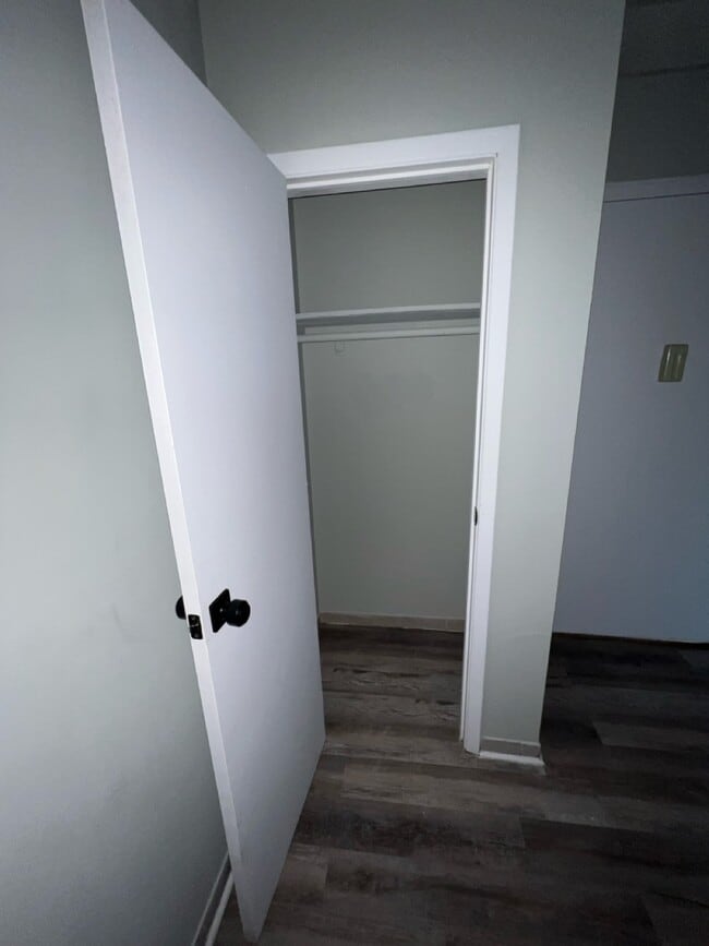 308 Maple Ave, Unit 5 in Westbury, NY - Building Photo - Building Photo