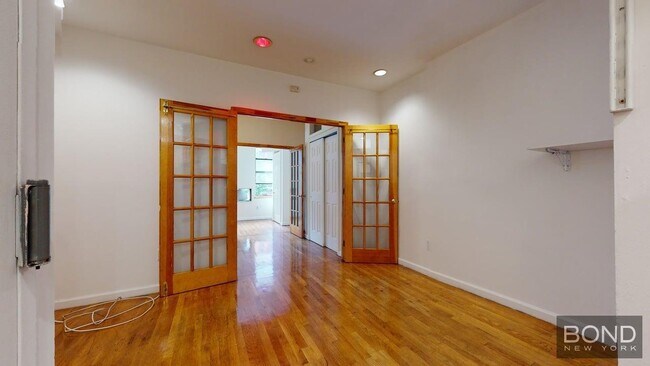 96 Third Avenue in New York, NY - Building Photo - Building Photo