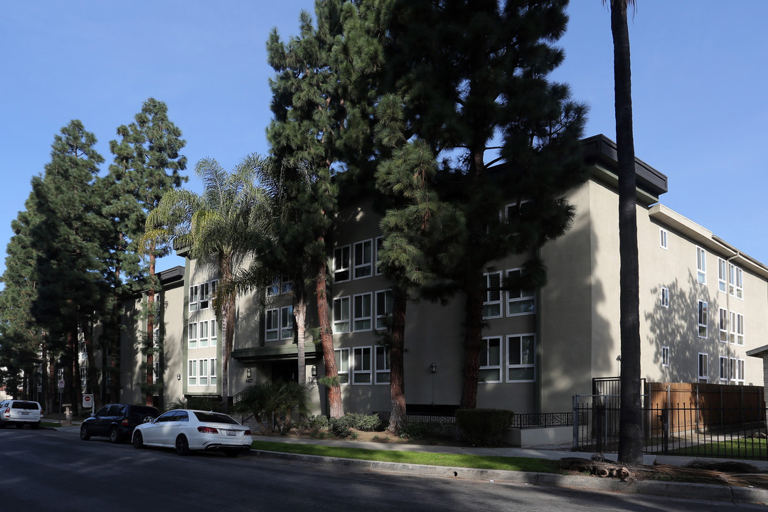 Francis Park Condominiums in Los Angeles, CA - Building Photo