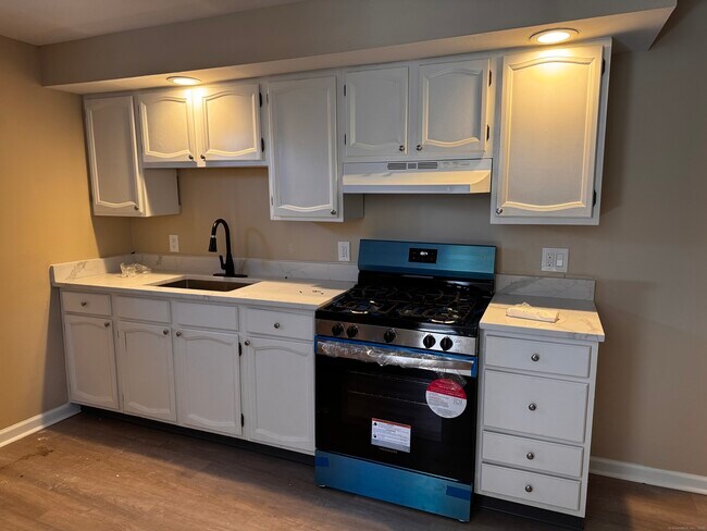 123 Montowese St-Unit -C in Branford, CT - Building Photo - Building Photo