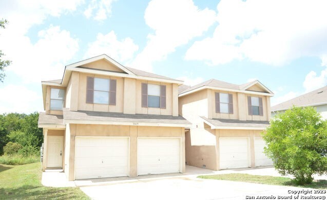 10619 Mathom Landing in Universal City, TX - Building Photo