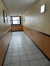 8185 NW 7th St, Unit 410 in Miami, FL - Building Photo - Building Photo