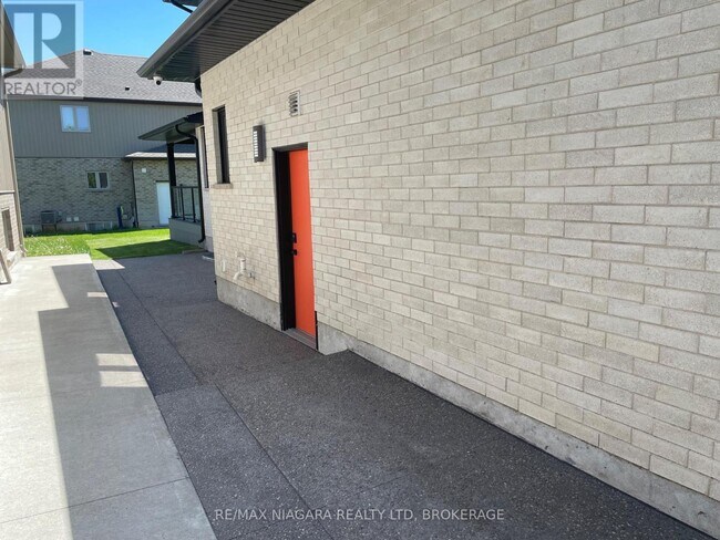 6484 Sam Iorfida Dr in Niagara Falls, ON - Building Photo - Building Photo
