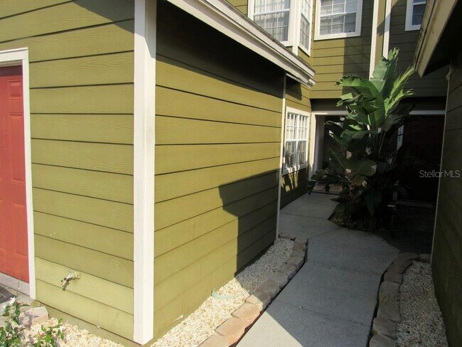 2715 Fan Palm Dr in Davenport, FL - Building Photo - Building Photo