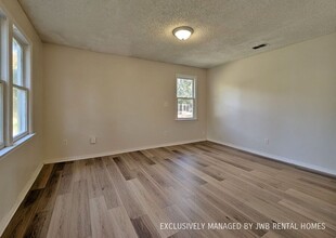 2429 Schumacher Ave in Jacksonville, FL - Building Photo - Building Photo