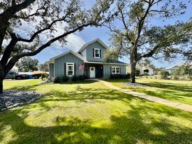 1443 Central Pkwy in Gulf Breeze, FL - Building Photo