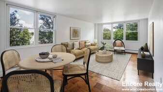 205 Walden St in Cambridge, MA - Building Photo