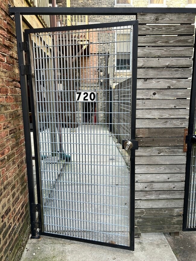 720 N Throop St in Chicago, IL - Building Photo - Building Photo
