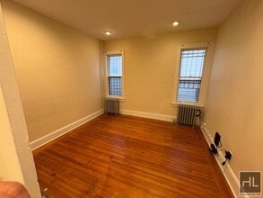 Park Hill Ave, YONKERS, in Yonkers, NY - Foto de edificio - Building Photo