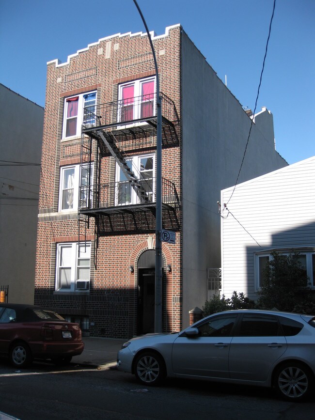 25-46 44th St in Long Island City, NY - Building Photo - Building Photo