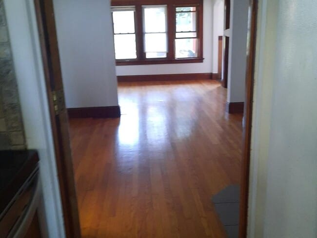 220 E Smith St, Unit Furnished room for rent in Milwaukee, WI - Building Photo - Building Photo