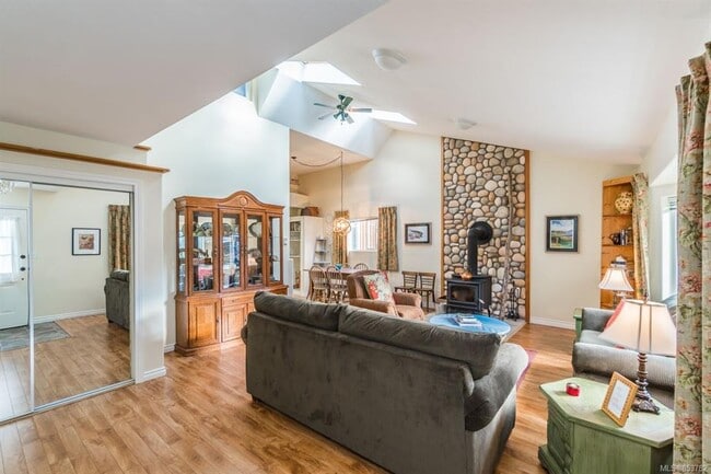 property at 3861 Charlton Dr