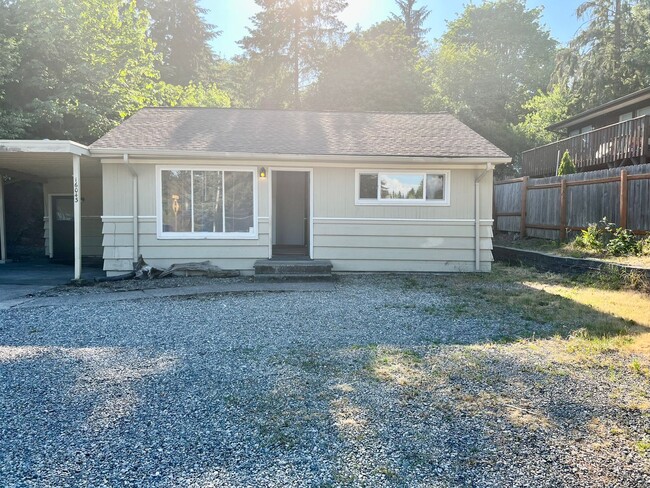 16043 Sylvester Rd SW in Burien, WA - Building Photo - Building Photo