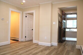 11 Central Ave, Unit 1 in Wakefield, MA - Building Photo - Building Photo