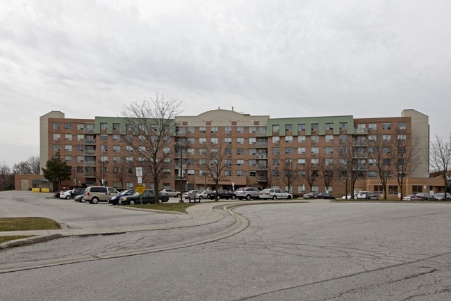 Cedarcrest Manor in Markham, ON - Building Photo - Building Photo