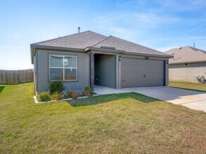13611 Logan Pass Dr in Ponder, TX - Building Photo - Building Photo