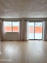 1702 Bonita Vista Dr in Sparks, NV - Foto de edificio - Building Photo