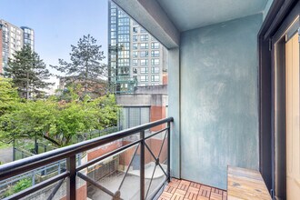1230 Hamilton St in Vancouver, BC - Building Photo - Building Photo