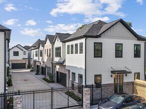 2598 W Tidwell Rd in Houston, TX - Building Photo - Building Photo