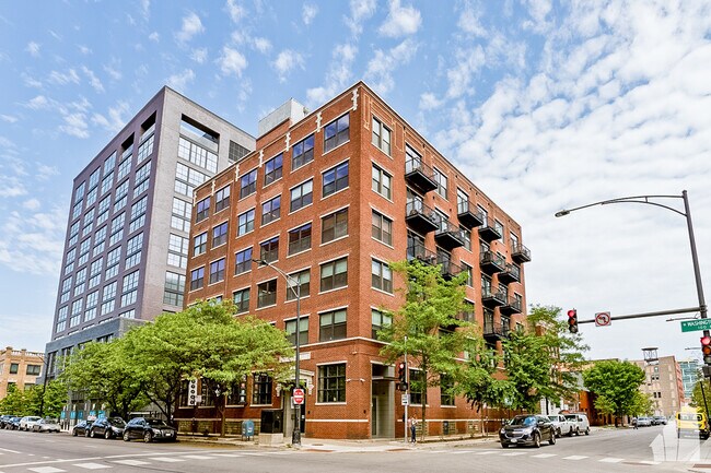 property at 106 N Aberdeen St
