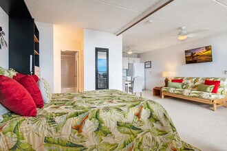 2240 Kuhio Ave, Unit 3106 in Honolulu, HI - Building Photo - Building Photo