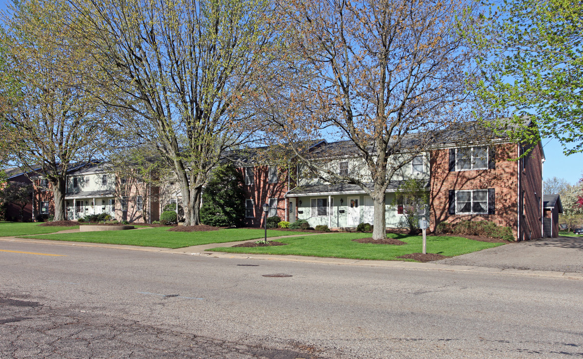 Bob-O-Link in Canton, OH - Building Photo