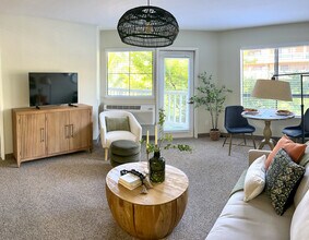 Carlton Senior Living Concord in Concord, CA - Building Photo - Building Photo
