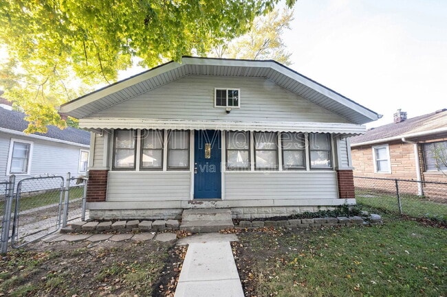 property at 3907 Hoyt Ave