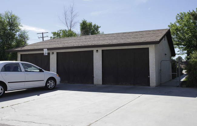 14684-14692 Mesa Dr in Victorville, CA - Foto de edificio - Building Photo