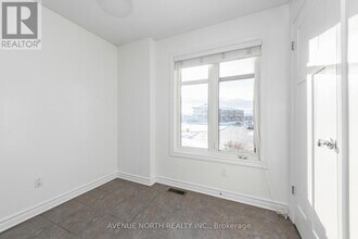 2391 Esprit Dr in Ottawa, ON - Building Photo - Building Photo