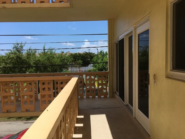 1818 Rodman St, Unit 2F in Hollywood, FL - Foto de edificio - Building Photo