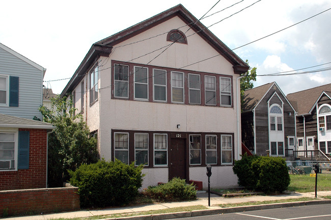 121 Blaine Ave in Seaside Heights, NJ - Foto de edificio - Building Photo