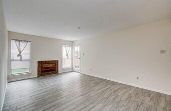 10202 Forum Park Dr in Houston, TX - Building Photo - Building Photo