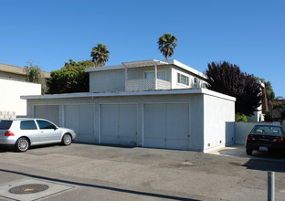 5325 Driftwood St in Oxnard, CA - Building Photo - Building Photo