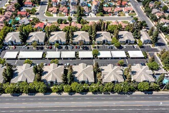 Villa Mondavi in Bakersfield, CA - Foto de edificio - Building Photo