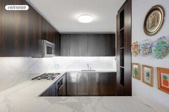 515 E 72nd St in New York, NY - Building Photo - Building Photo