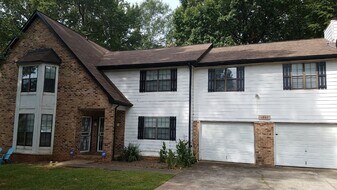 5867 Sheldon Ct in Atlanta, GA - Building Photo