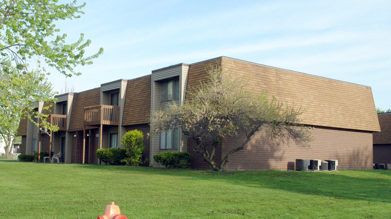 Hobart Apartments Bldg 2 in Hobart, IN - Building Photo