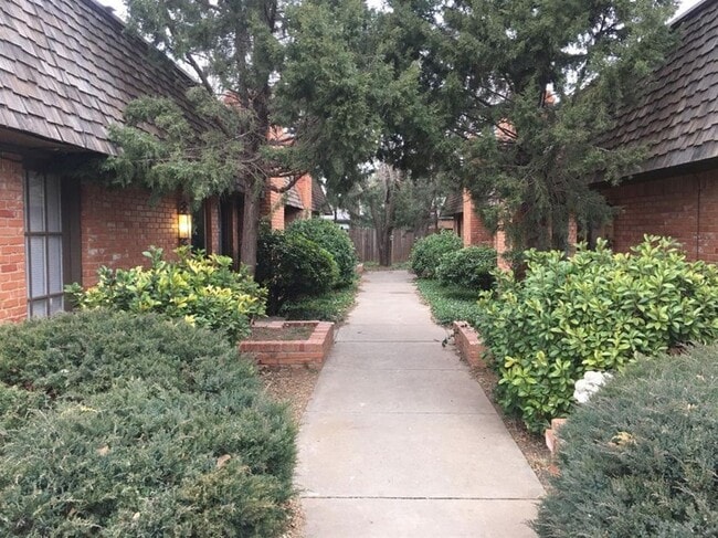 4508 65th St, Unit A in Lubbock, TX - Foto de edificio - Building Photo