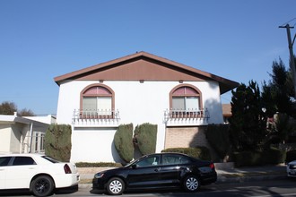 245 E Artesia Blvd in Long Beach, CA - Building Photo - Building Photo